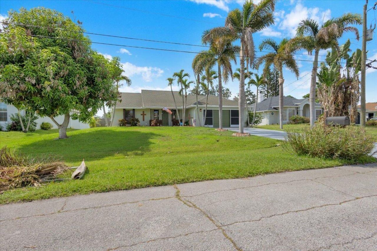 568 SE Nome Drive, Port Saint Lucie, FL 34984 Photo