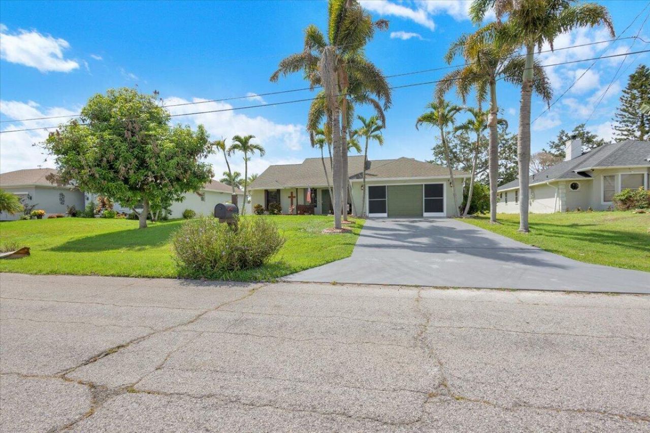 568 SE Nome Drive, Port Saint Lucie, FL 34984 Photo