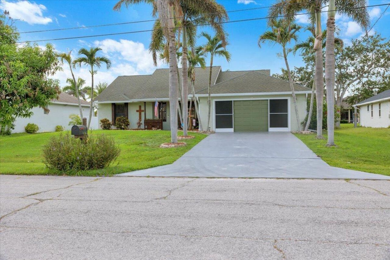 568 SE Nome Drive, Port Saint Lucie, FL 34984 Photo