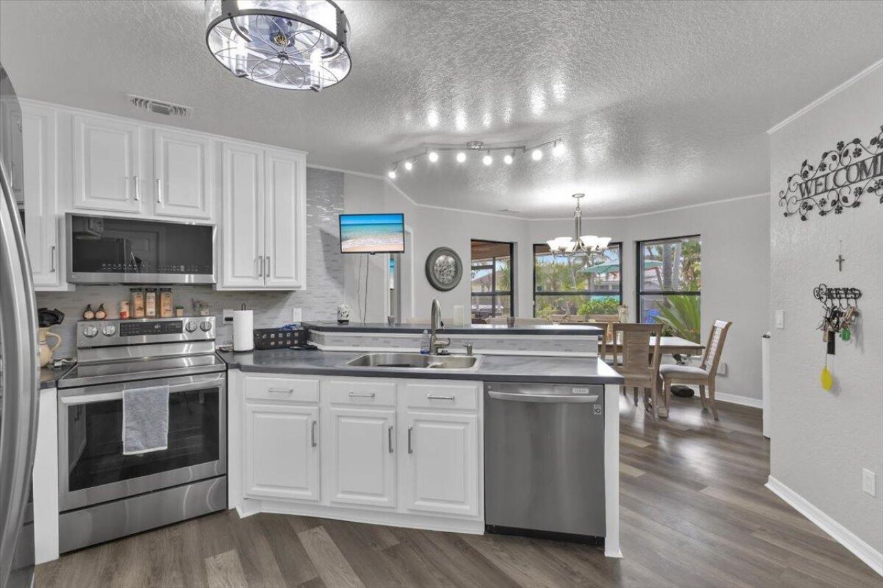 568 SE Nome Drive, Port Saint Lucie, FL 34984 Photo