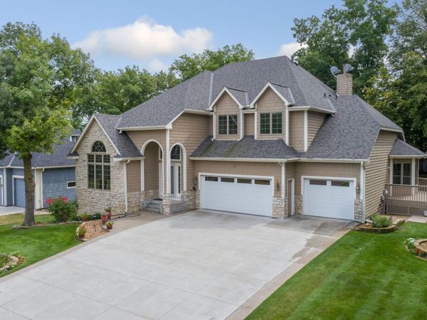 13985 42nd Avenue N, Plymouth, MN 55446