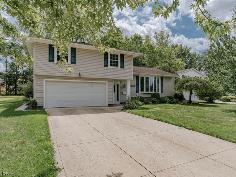 30223 Chatham Point Drive, Bay Village, OH 44140 Photo 2