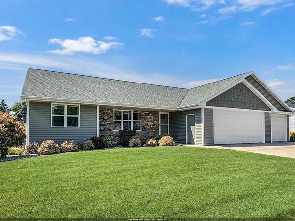 560 SUPERIOR ROAD, Green Bay, WI 54311