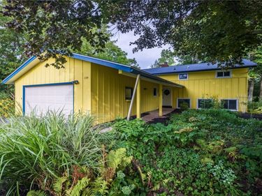 104 Ashley Drive, Rochester, NY 14620