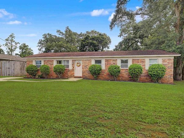 7110 Peninsula Dr, Pensacola, FL 32526