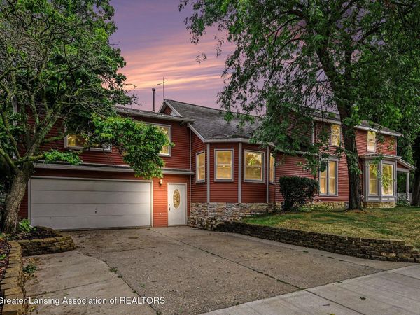 110 S Ottawa Street, St. Johns, MI 48879