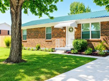 1901 Lovers Lane, Paris, KY 40361