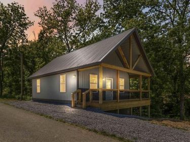 8239 S Highway 379 , Jamestown, KY 42629