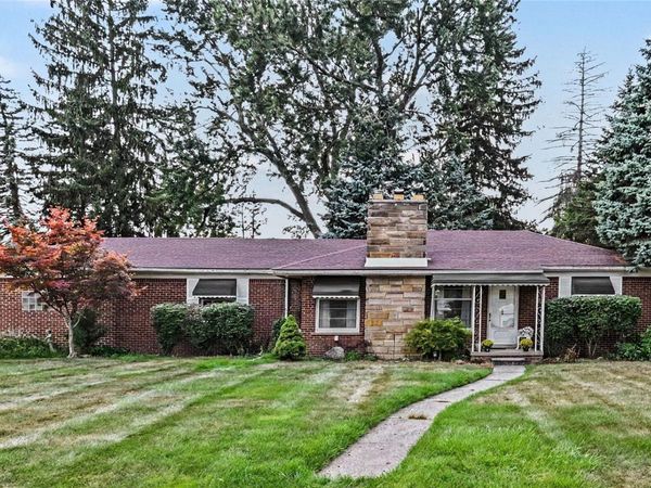 14345 Hillcrest Street, Livonia, Mi 48154