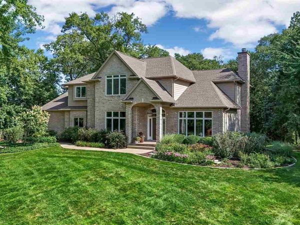 3004 Forest Gate Cir NE, Iowa City, IA 52240
