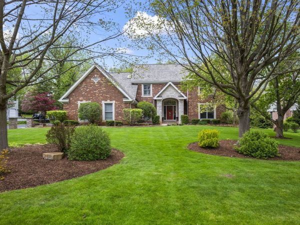 25568 N Countryside Drive , Lake Barrington, IL 60010