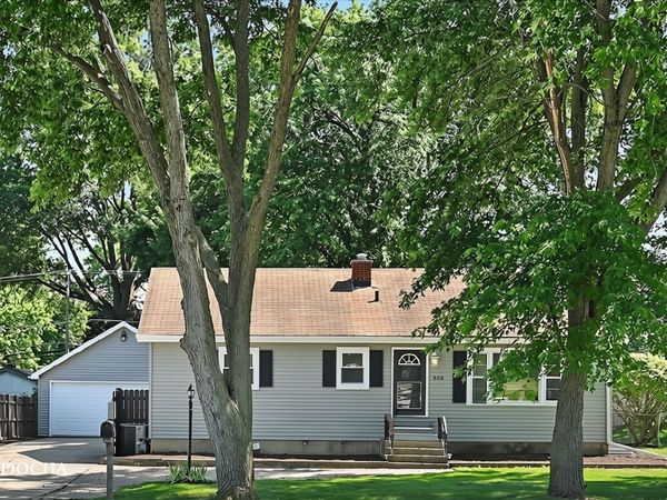 312 Oak Street , North Aurora, IL 60542