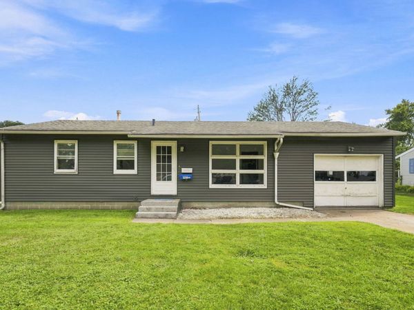 332 32nd Avenue , East Moline, IL 61244