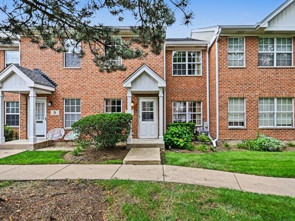 3 4 Seasons Court , Elmhurst, IL 60126