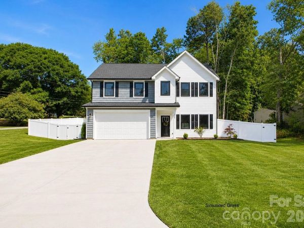 4147 2nd Street NE, Hickory, NC 28601