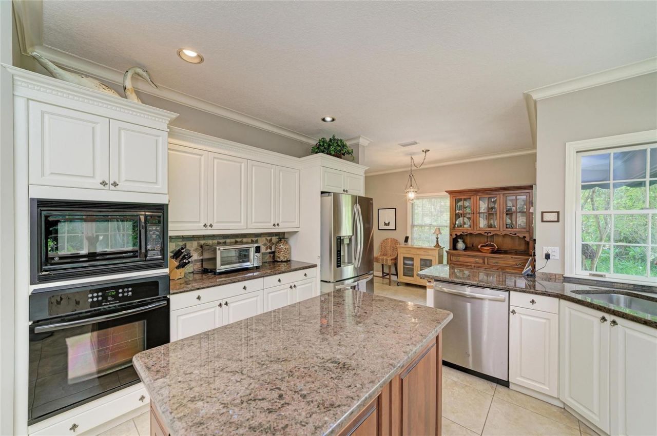 3706 Avenida Madera, Bradenton, FL 34210 Photo