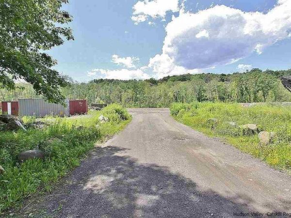 676 Broadway , Bloomington, NY 12411