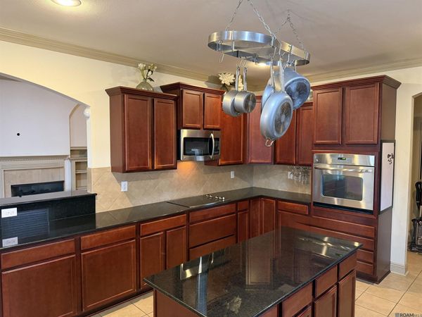 6086 Waterford Ln, Sorrento, LA 70778