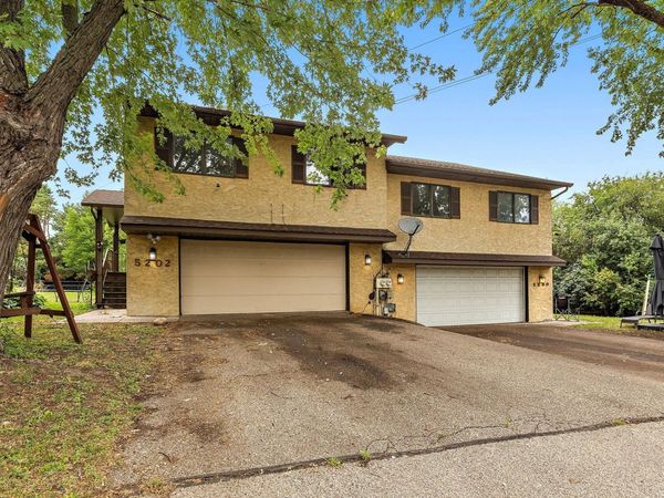 5200 44th Avenue N, Robbinsdale, MN 55422
