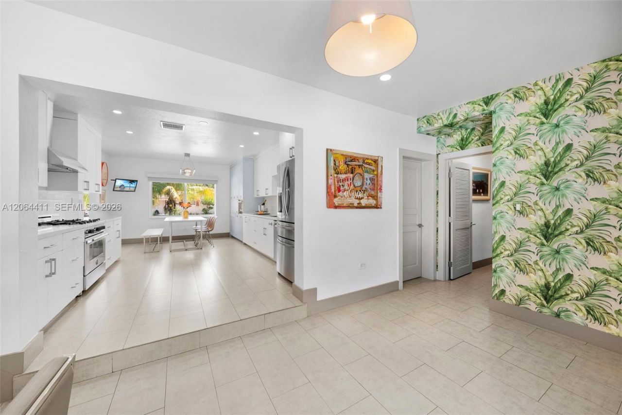 831 NE 109th St, Biscayne Park, FL 33161 Photo