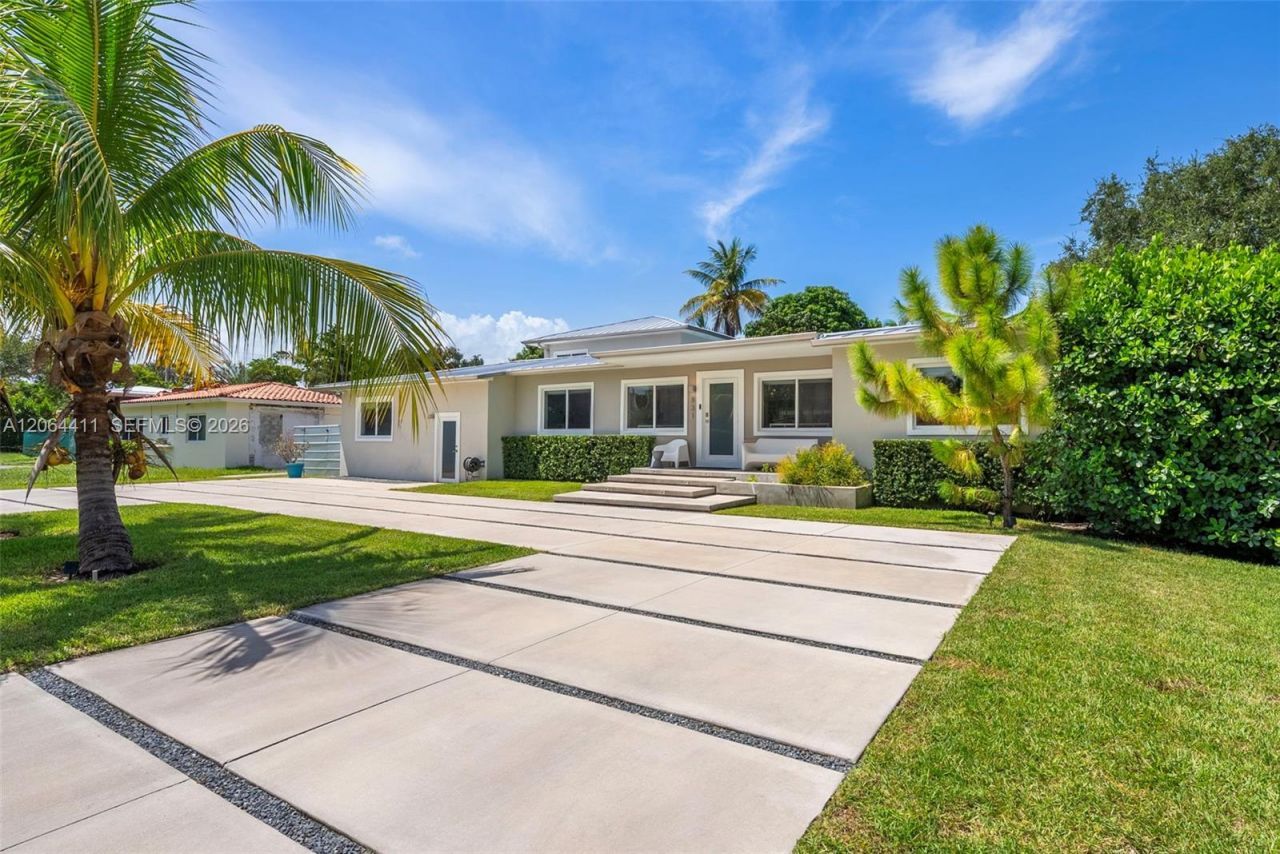 831 NE 109th St, Biscayne Park, FL 33161 Photo