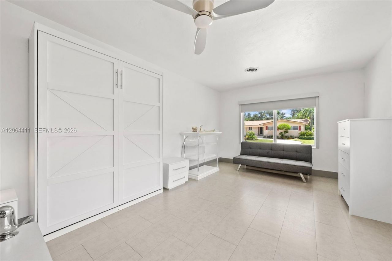 831 NE 109th St, Biscayne Park, FL 33161 Photo