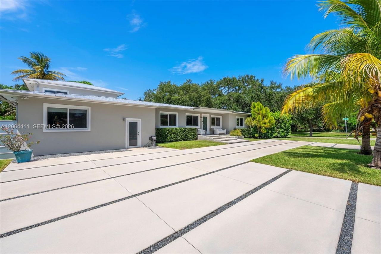 831 NE 109th St, Biscayne Park, FL 33161 Photo