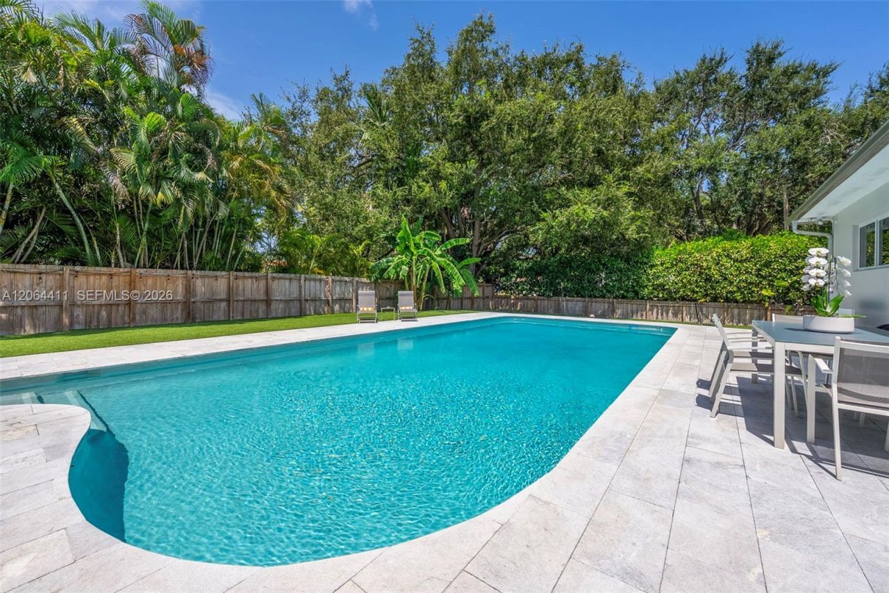 831 NE 109th St, Biscayne Park, FL 33161 Photo