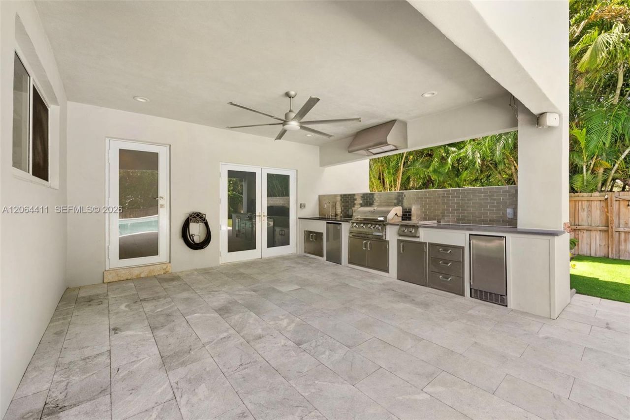 831 NE 109th St, Biscayne Park, FL 33161 Photo