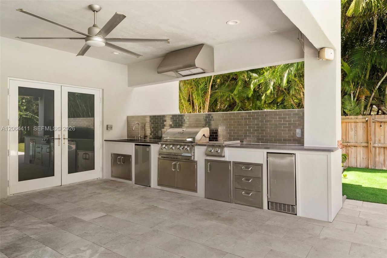 831 NE 109th St, Biscayne Park, FL 33161 Photo
