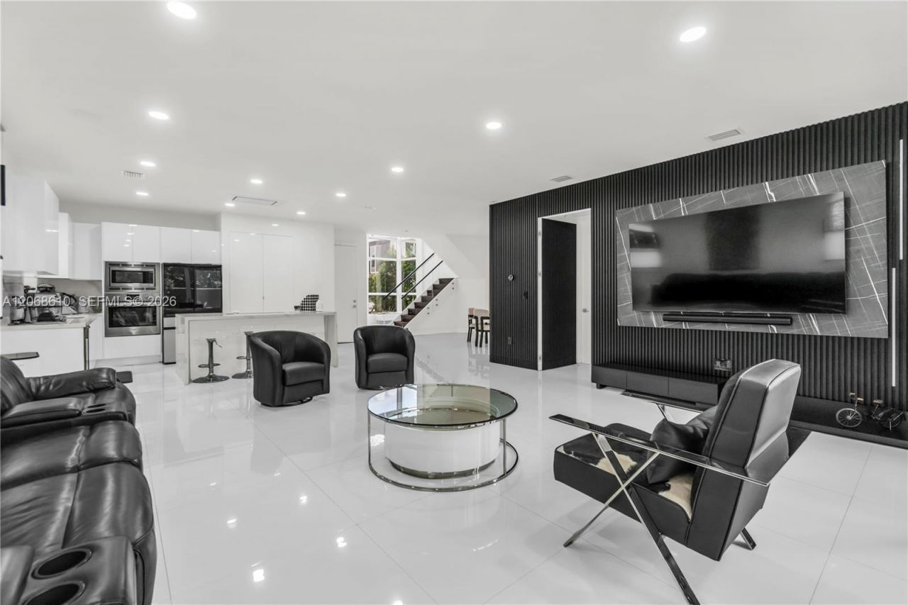 9730 NW 74th Ter , Doral, FL 33178 Photo