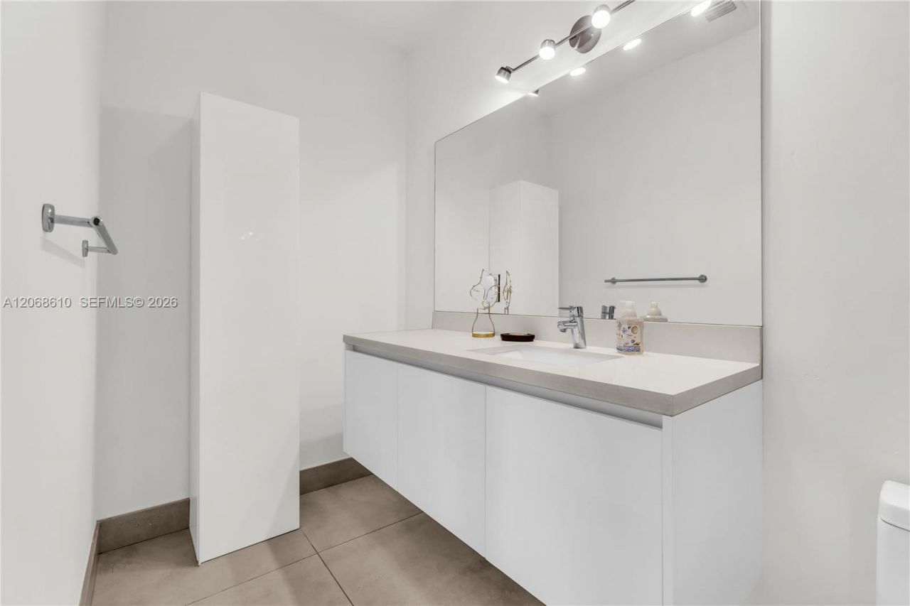 9730 NW 74th Ter , Doral, FL 33178 Photo