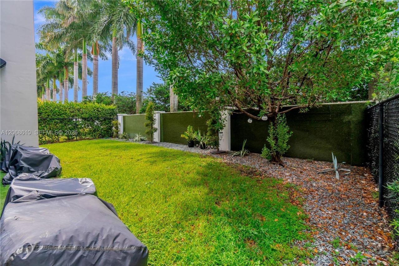 9730 NW 74th Ter , Doral, FL 33178 Photo