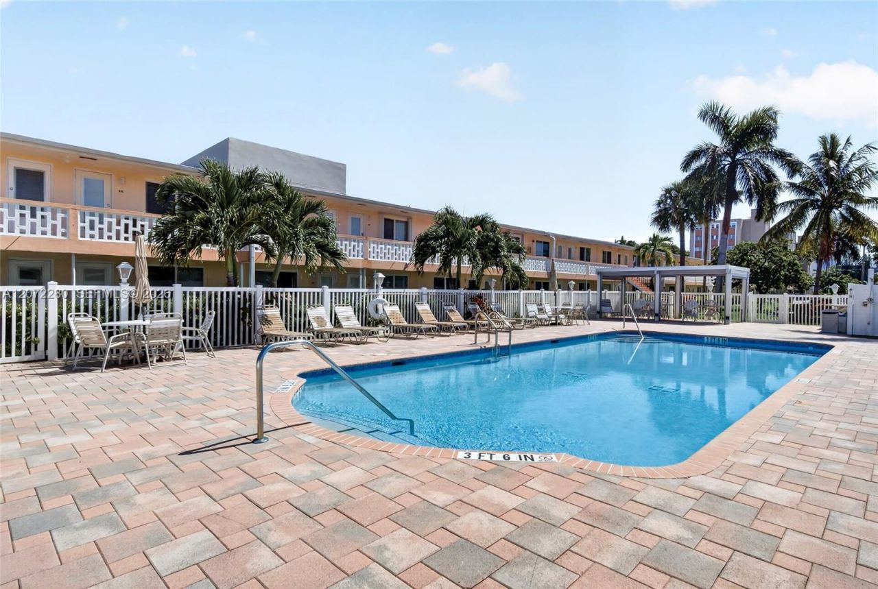 1001 Atlantic Shores Blvd , Unit 110, Hallandale Beach, FL 33009 Photo