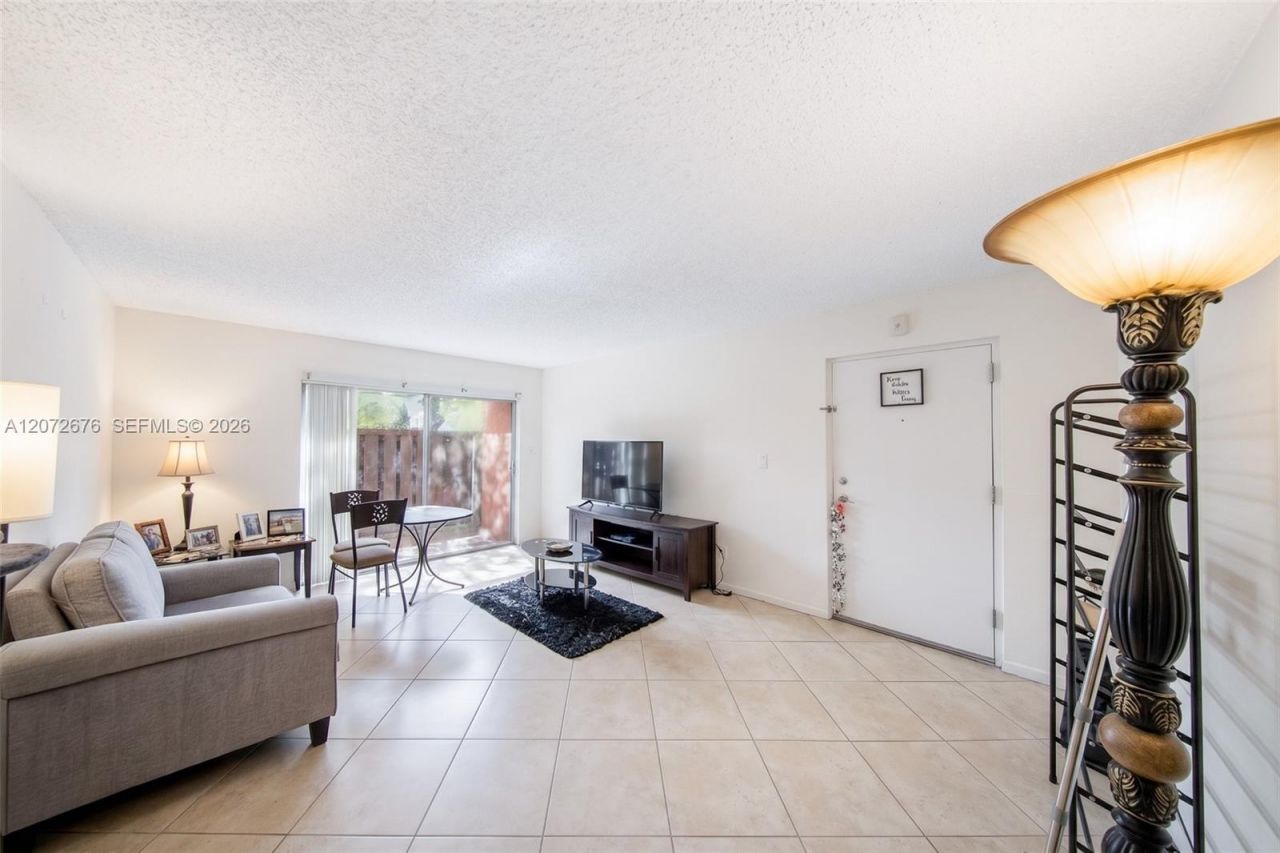10826 N Kendall Dr , Unit T13, Miami, FL 33176 Photo