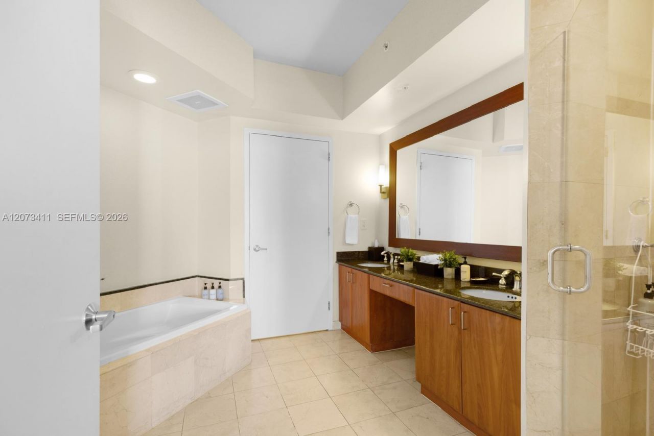 18001 Collins Ave , Unit 1514, Sunny Isles Beach, FL 33160 Photo