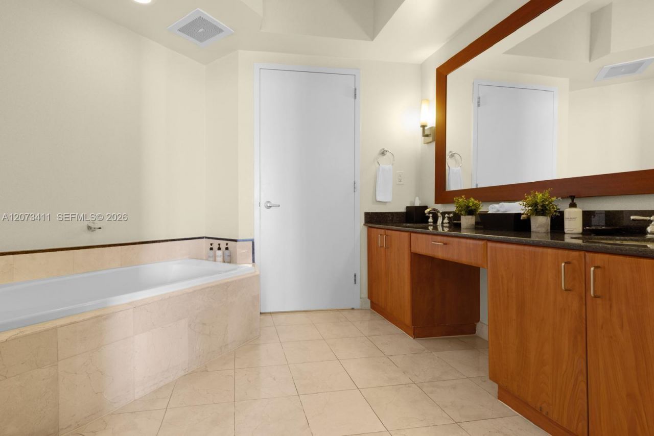18001 Collins Ave , Unit 1514, Sunny Isles Beach, FL 33160 Photo