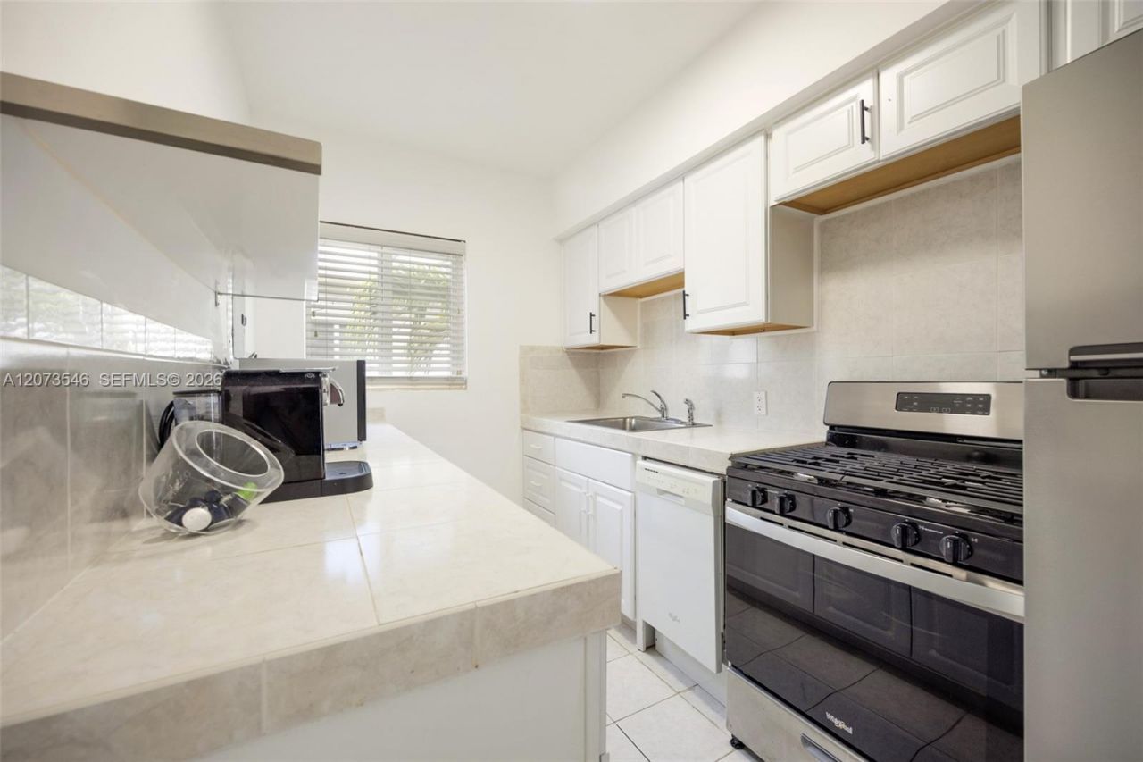 1110 Venetian Way , Unit 2B, Miami, FL 33139 Photo