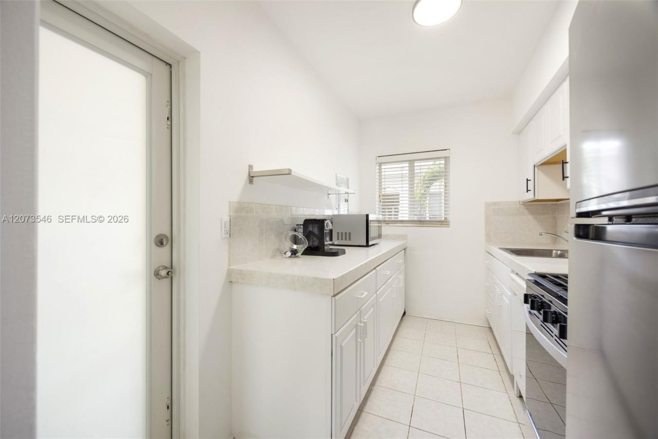 1110 Venetian Way , Unit 2B, Miami, FL 33139 Photo