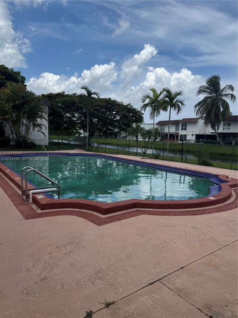 10395 N Kendall Dr, Unit V1, Miami, FL 33176 Photo