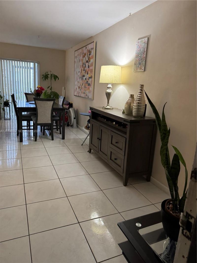 10395 N Kendall Dr, Unit V1, Miami, FL 33176 Photo