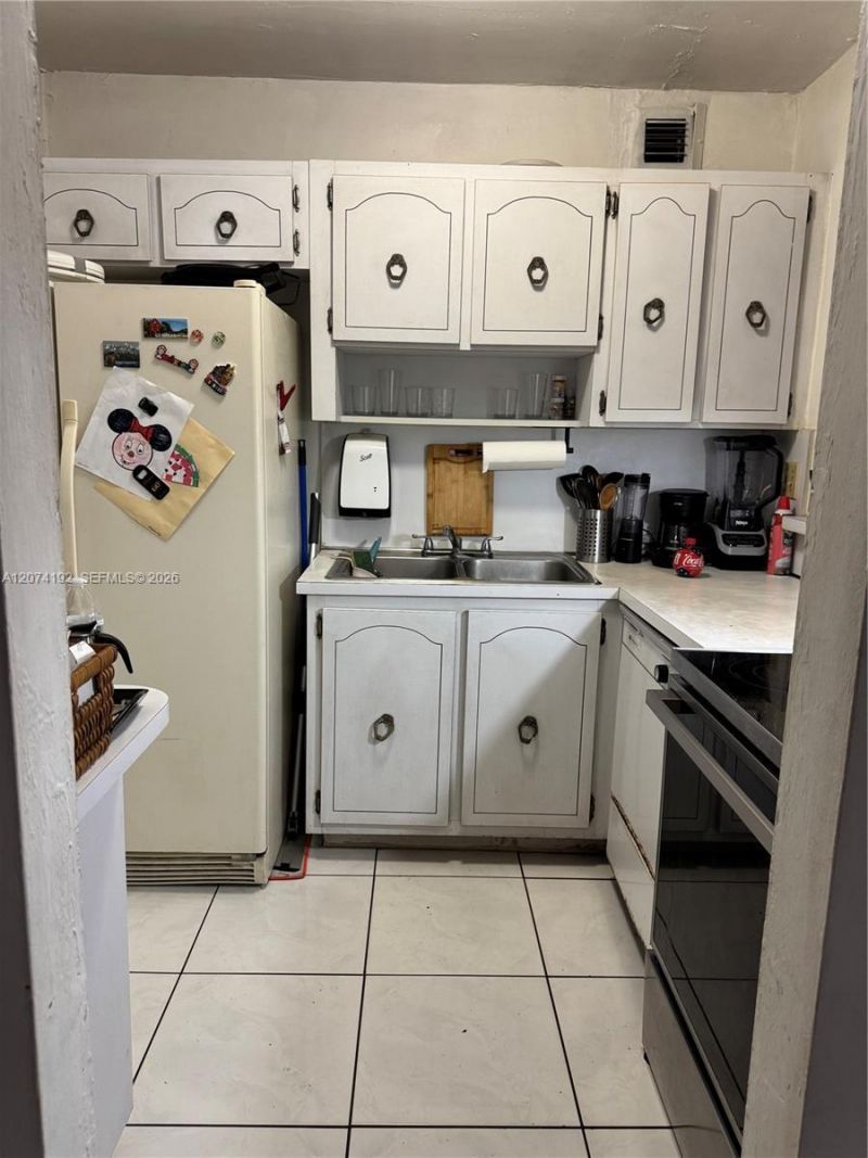 10395 N Kendall Dr, Unit V1, Miami, FL 33176 Photo