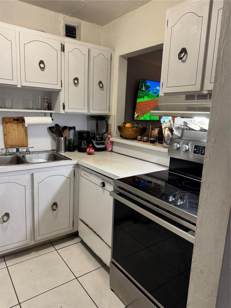 10395 N Kendall Dr, Unit V1, Miami, FL 33176 Photo