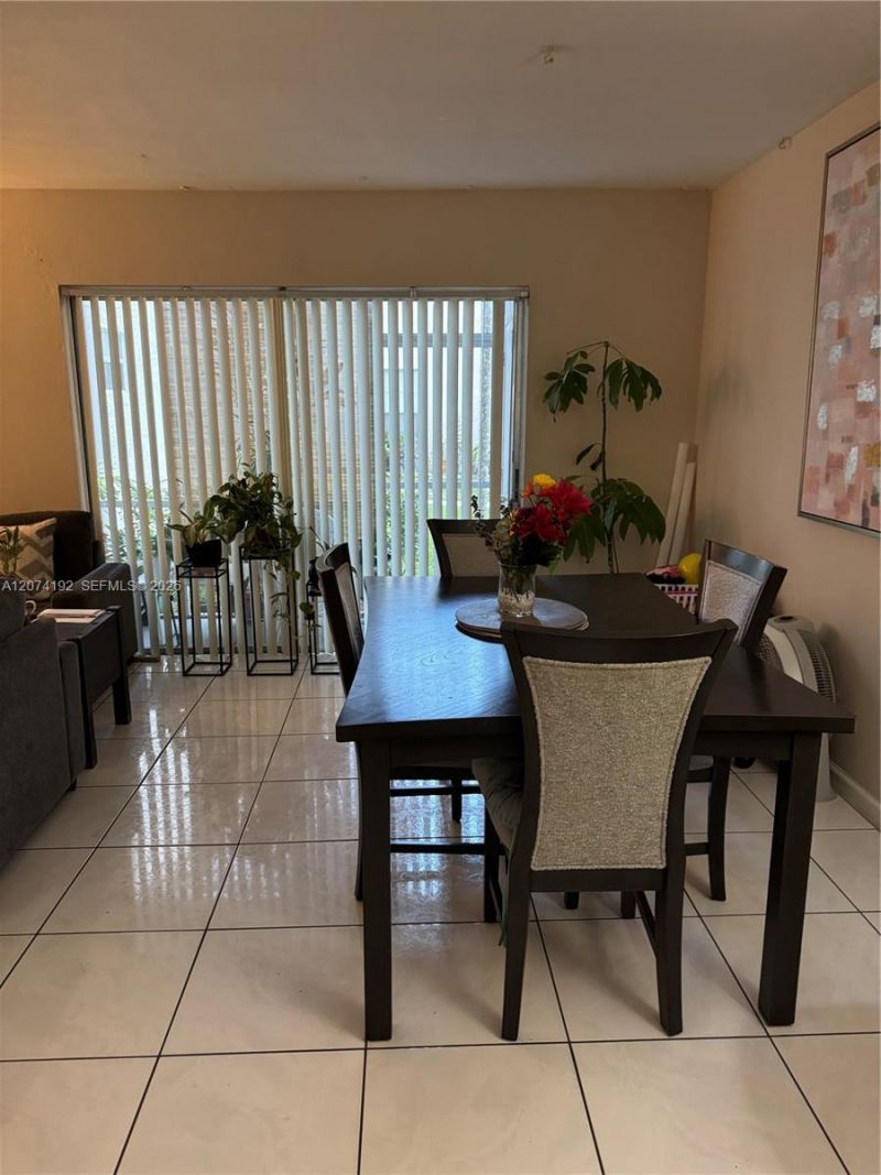 10395 N Kendall Dr, Unit V1, Miami, FL 33176 Photo