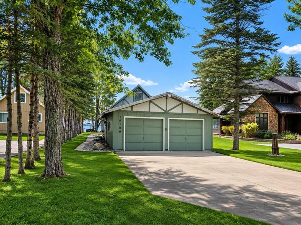10799 E Houghton Lake Drive, Houghton Lake, MI 48629