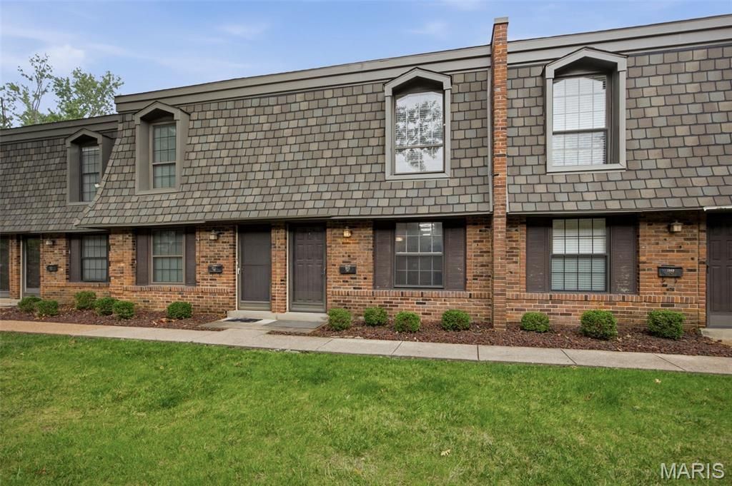 1871 Mansard Drive , Saint Louis, MO 63125 Main Photo