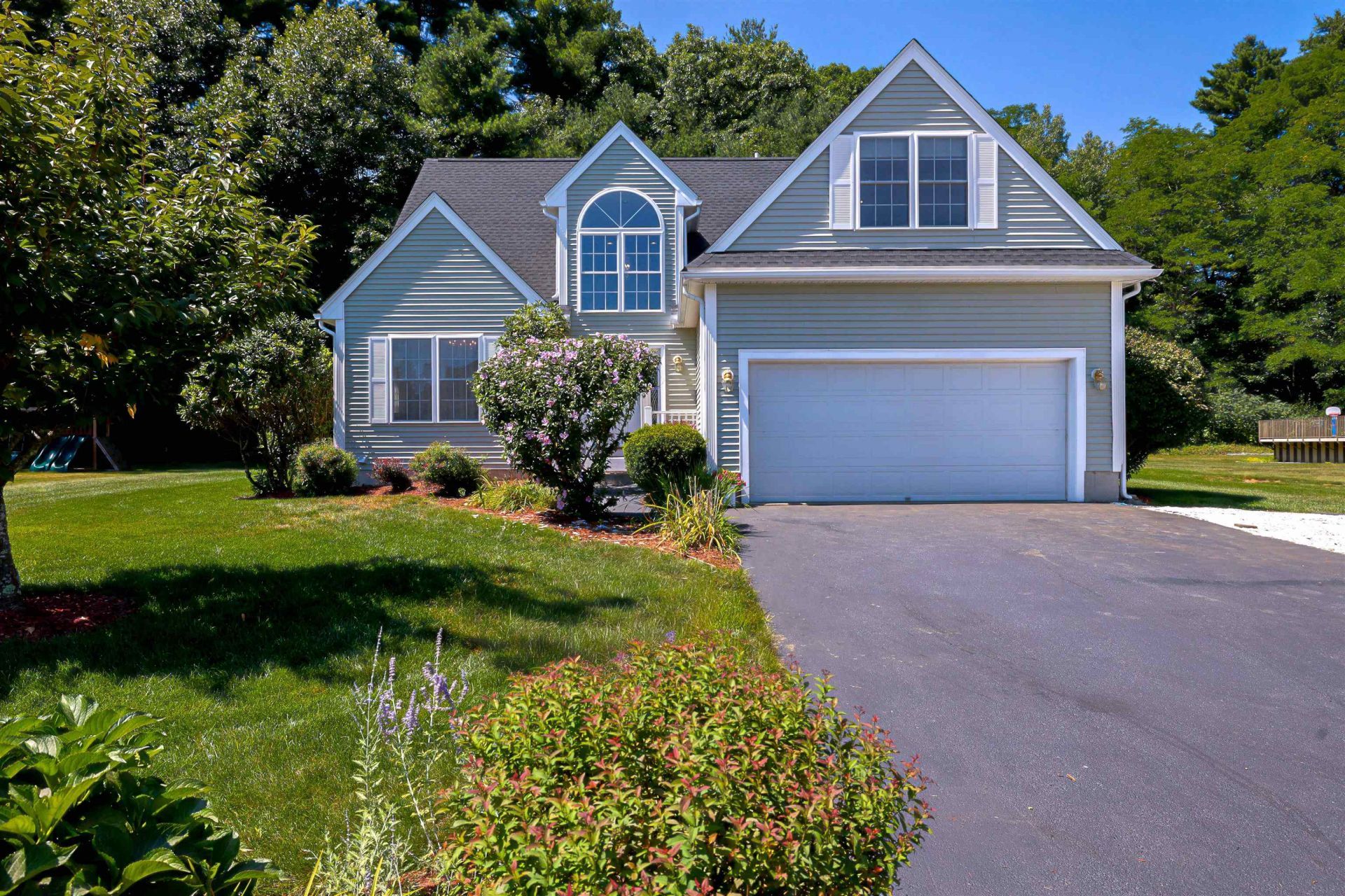 15 Souhegan Drive, Nashua, NH 03063 Main Photo
