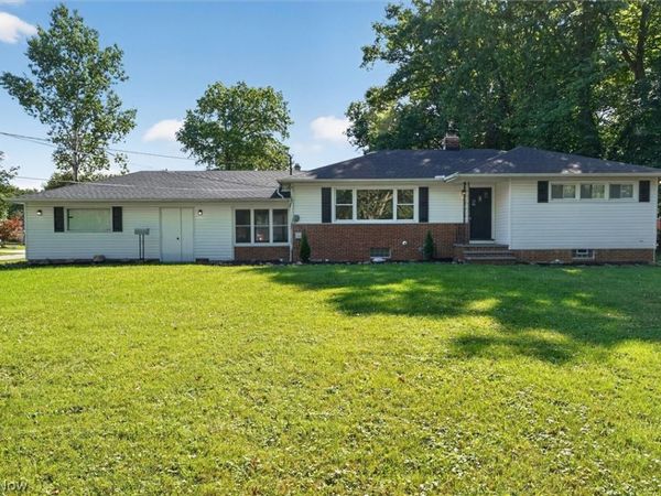 4223 Canterbury Road , North Olmsted, OH 44070