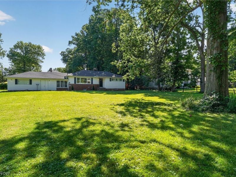 4223 Canterbury Road, North Olmsted, OH 44070 Photo 3