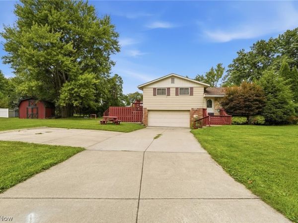 744 Edwards Drive , Berea, OH 44017